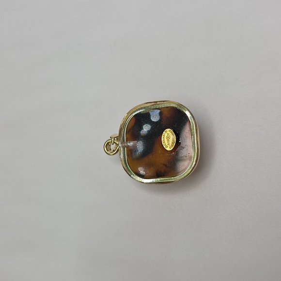 Chic CHANEL Gold and Brown Pendant Necklace - Picture 4 of 4